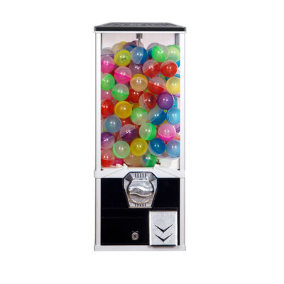 Palla di Candy che mastica il distributore automatico di Gumball con il supporto